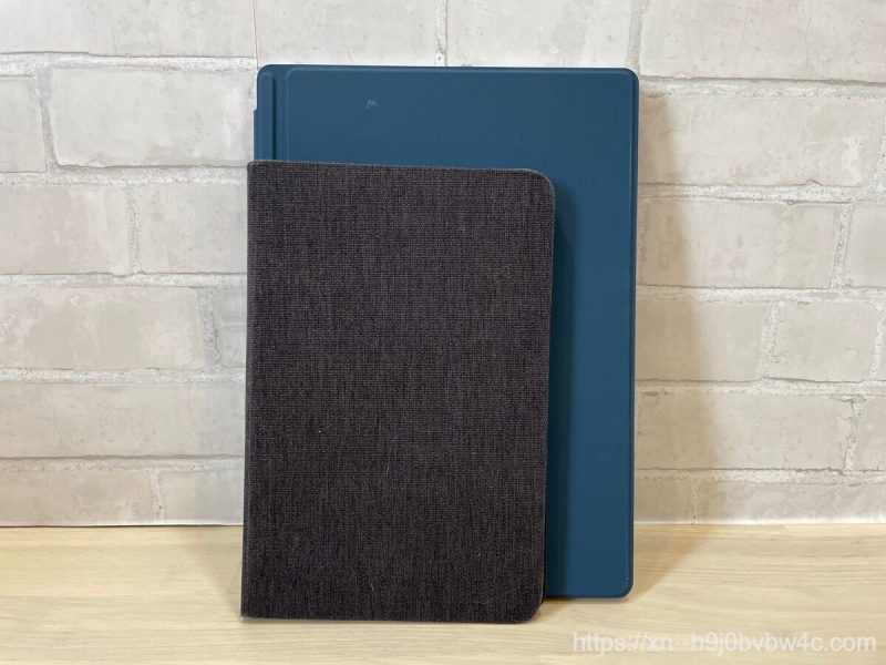 Chromebook x211 iPadmini5とサイズ比較